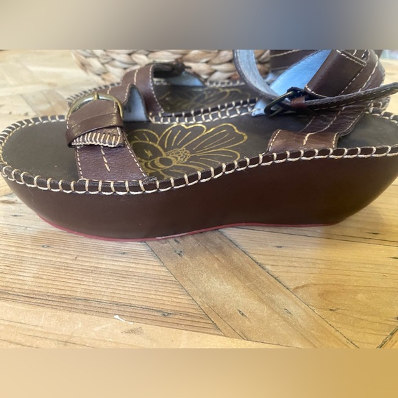 🎀 Indigo by Clarks Platform Brown Sandals size 6.5 EUC ankle strap - super Cute - Picture 8 of 8